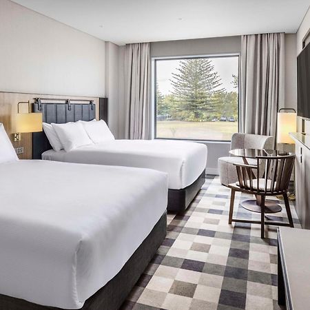 Doubletree By Hilton Auckland Karaka Hotel ภายนอก รูปภาพ