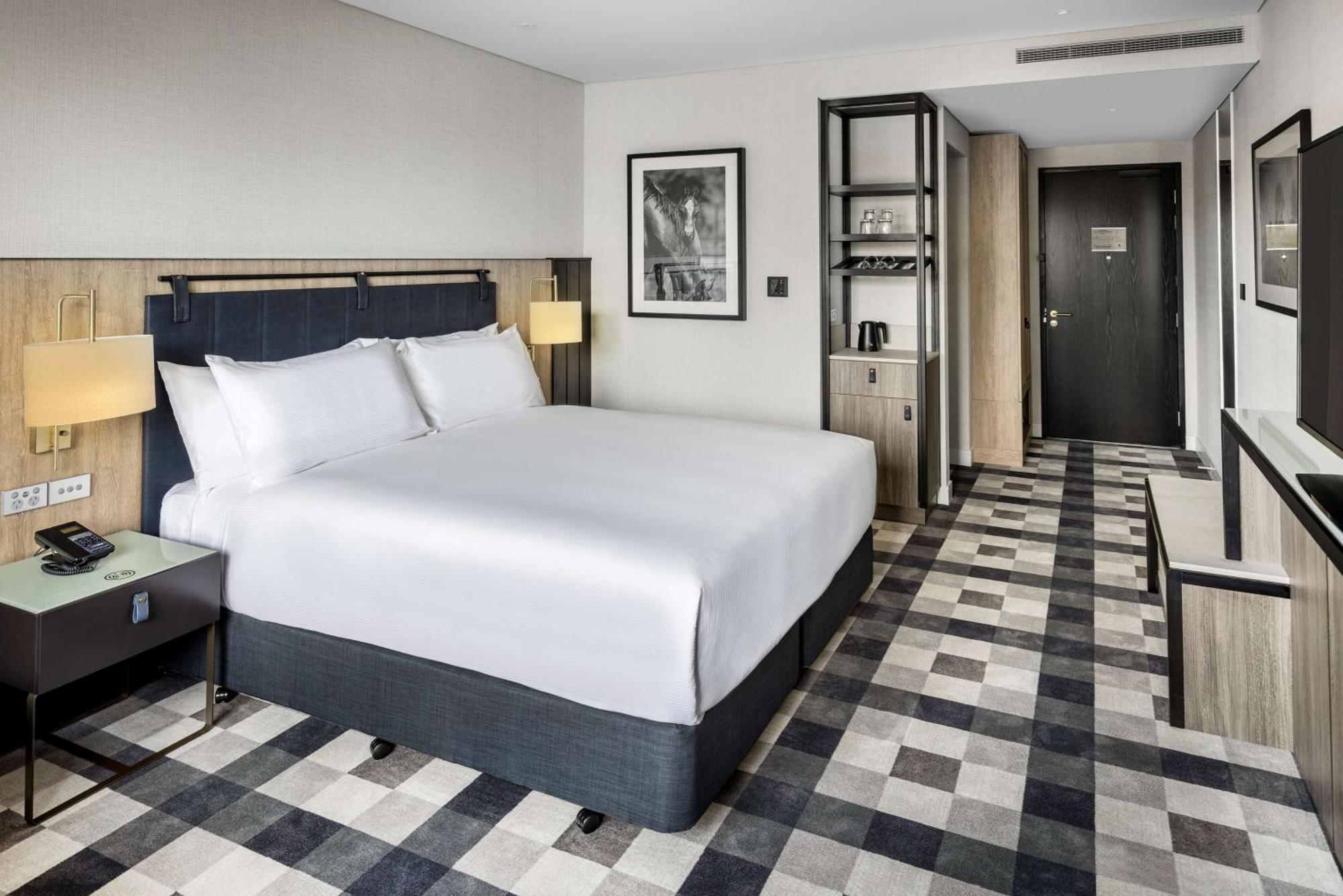 Doubletree By Hilton Auckland Karaka Hotel ภายนอก รูปภาพ
