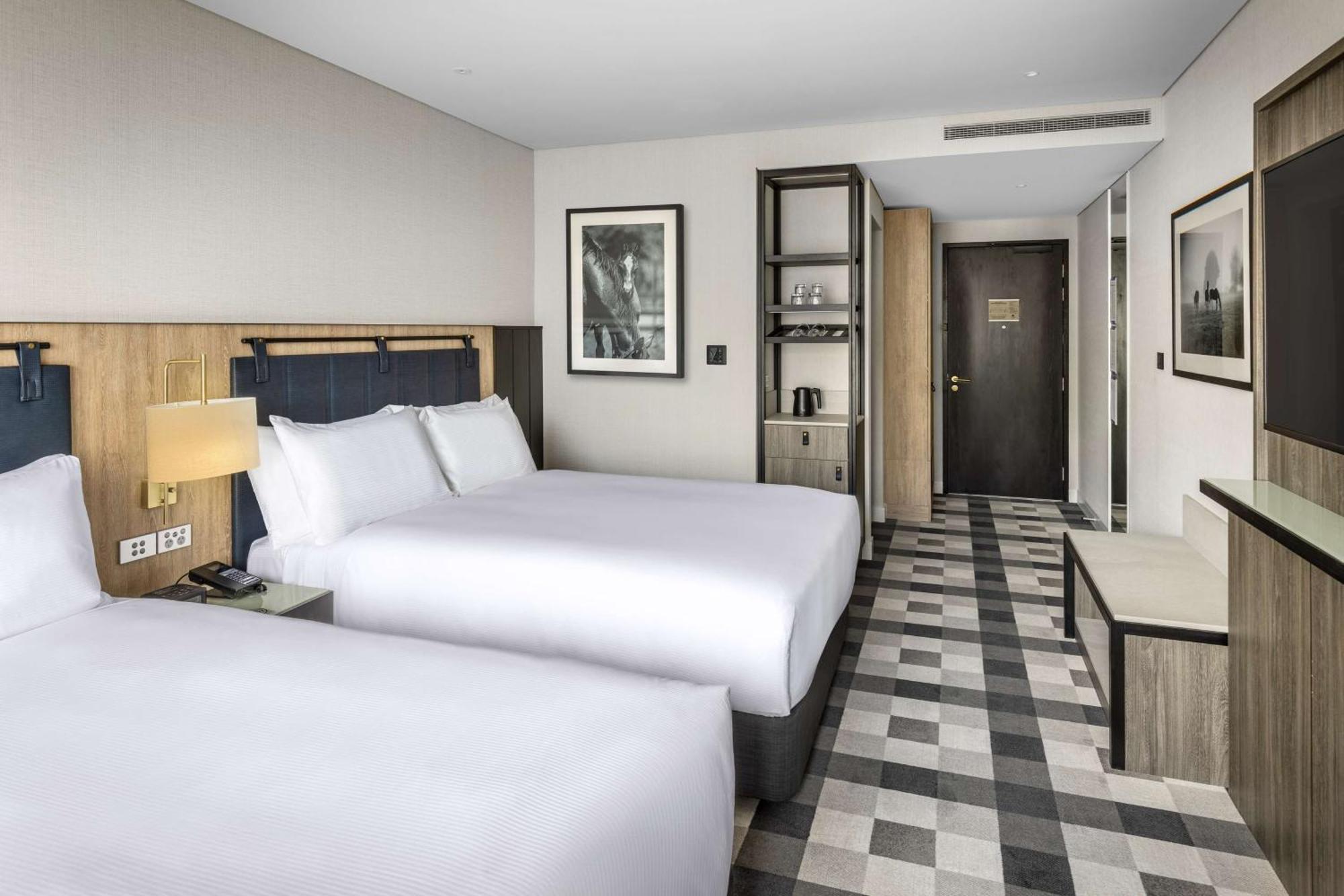 Doubletree By Hilton Auckland Karaka Hotel ภายนอก รูปภาพ
