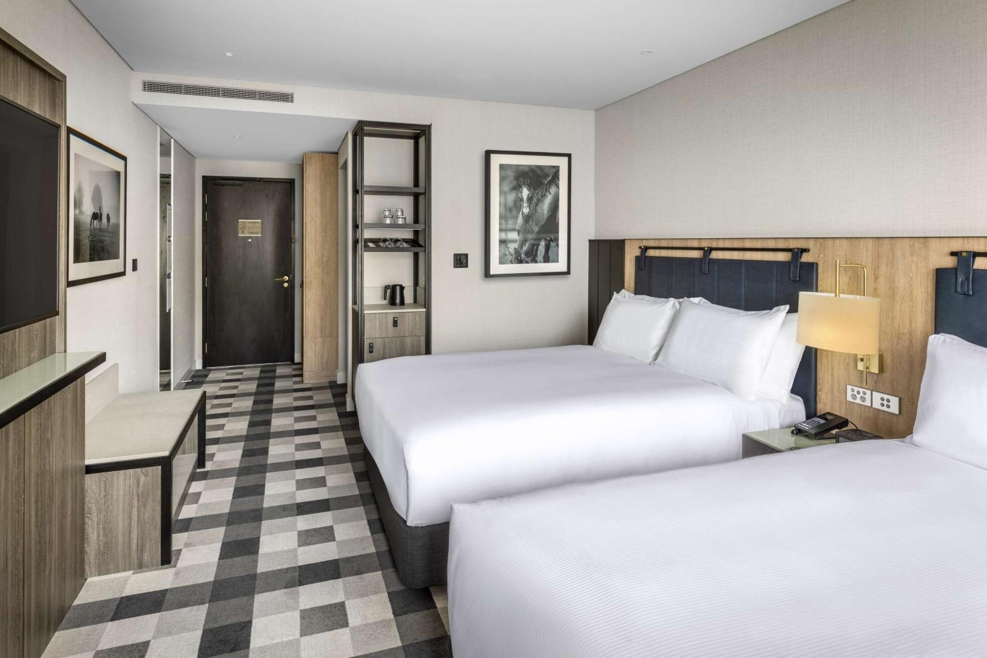 Doubletree By Hilton Auckland Karaka Hotel ภายนอก รูปภาพ