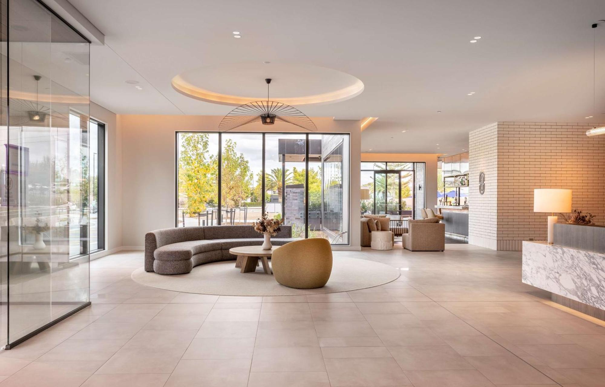 Doubletree By Hilton Auckland Karaka Hotel ภายนอก รูปภาพ