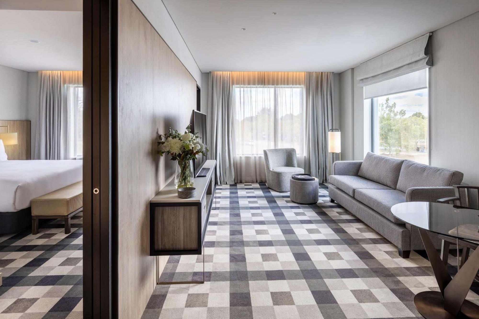 Doubletree By Hilton Auckland Karaka Hotel ภายนอก รูปภาพ