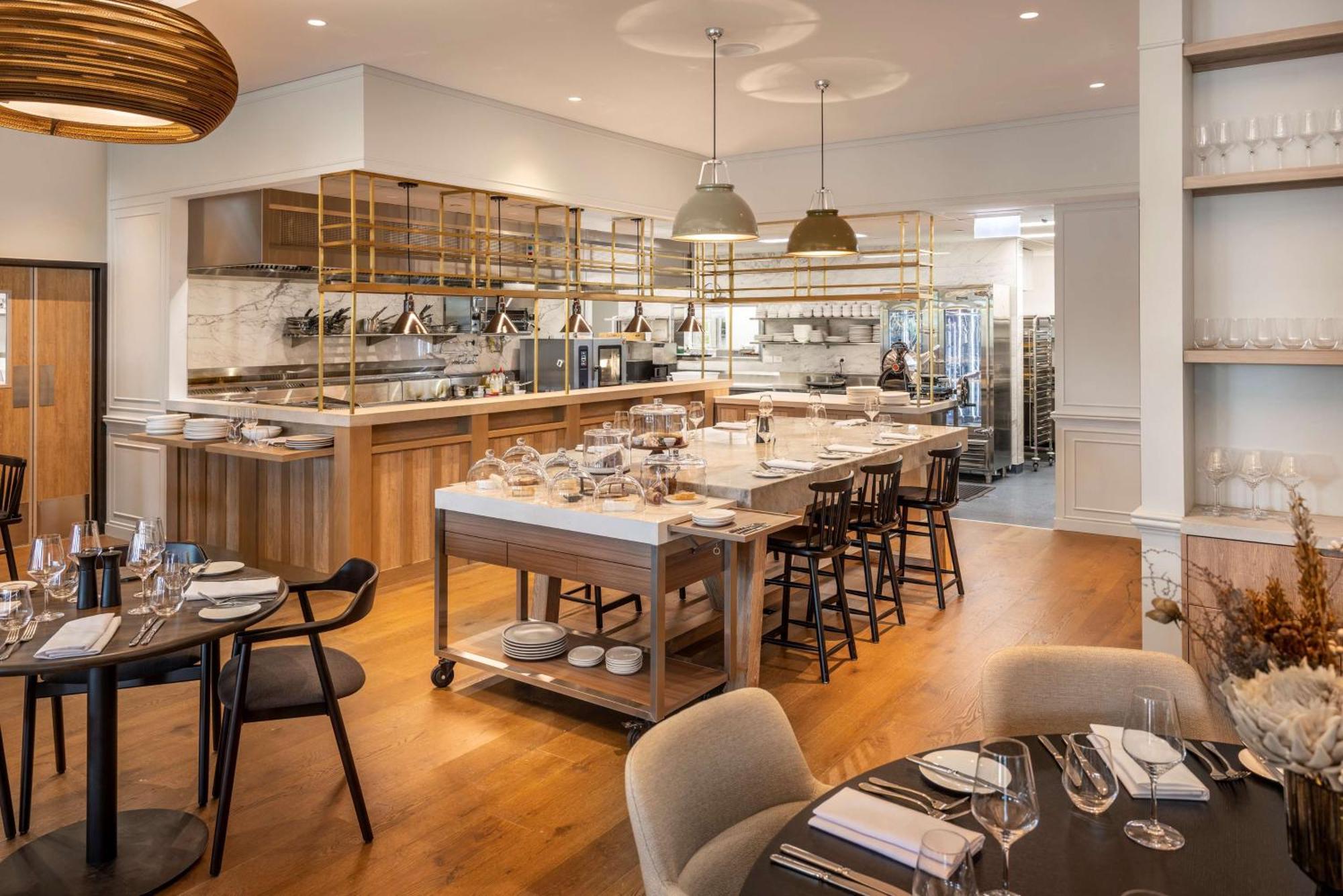 Doubletree By Hilton Auckland Karaka Hotel ภายนอก รูปภาพ