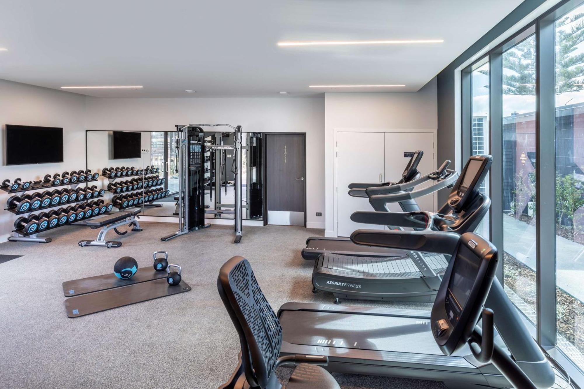 Doubletree By Hilton Auckland Karaka Hotel ภายนอก รูปภาพ