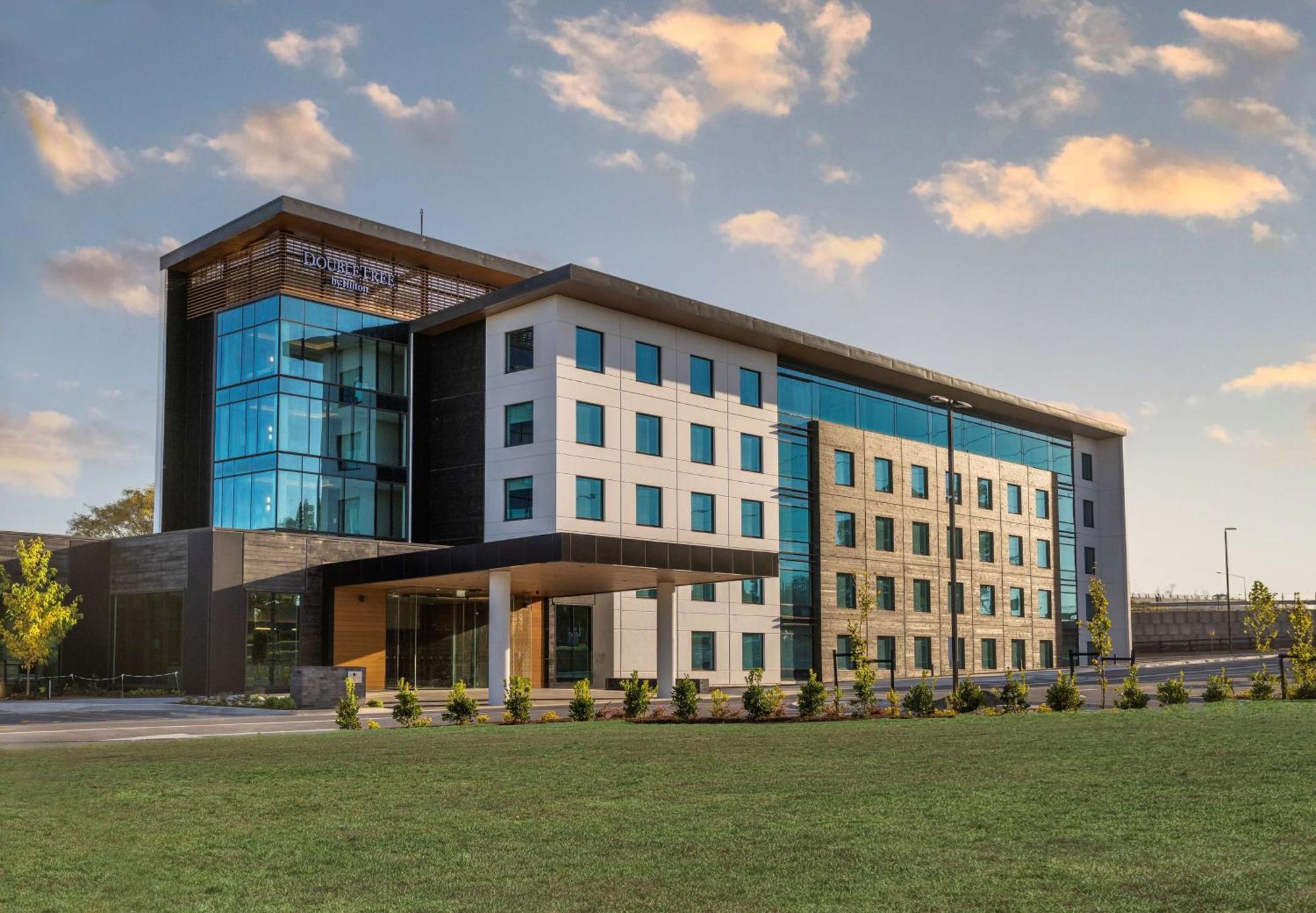 Doubletree By Hilton Auckland Karaka Hotel ภายนอก รูปภาพ