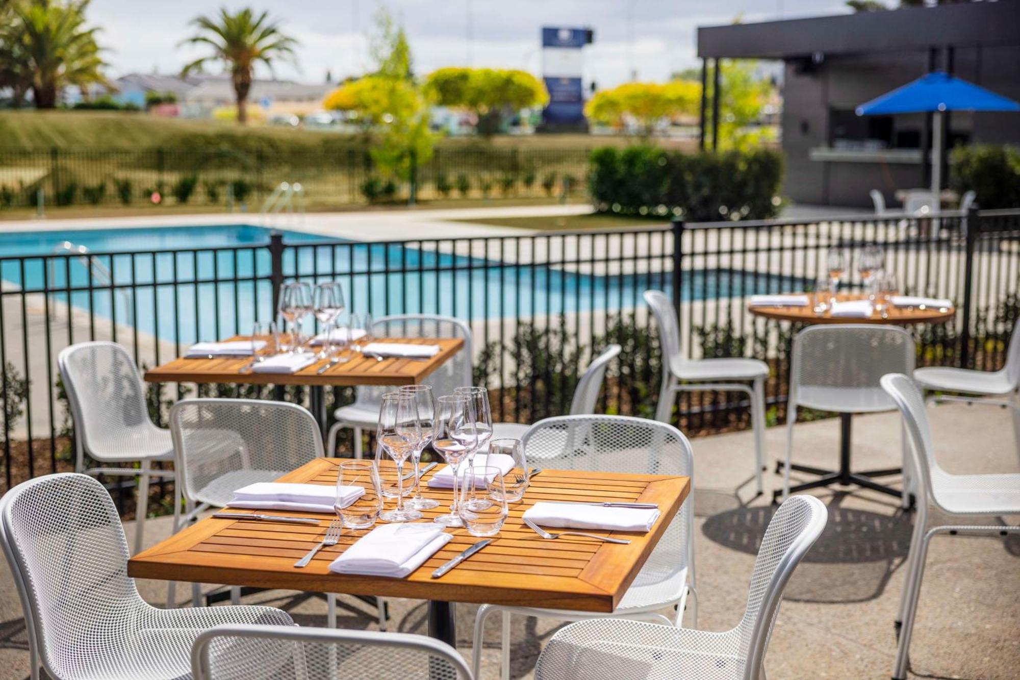 Doubletree By Hilton Auckland Karaka Hotel ภายนอก รูปภาพ