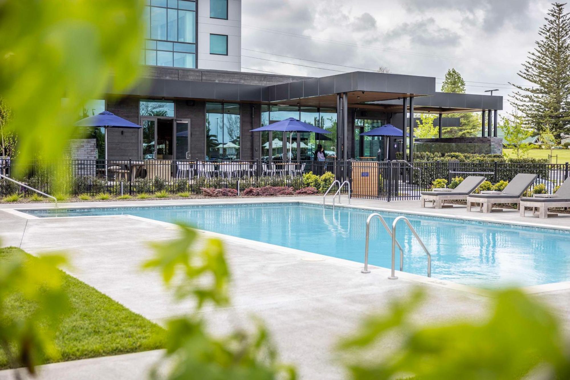 Doubletree By Hilton Auckland Karaka Hotel ภายนอก รูปภาพ