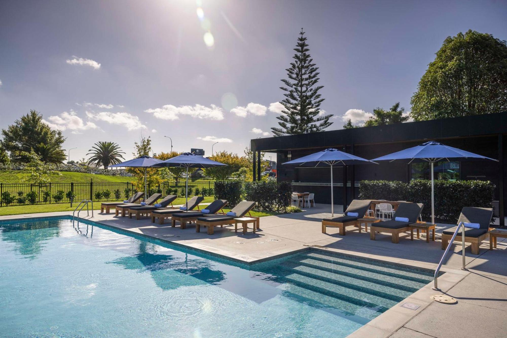 Doubletree By Hilton Auckland Karaka Hotel ภายนอก รูปภาพ