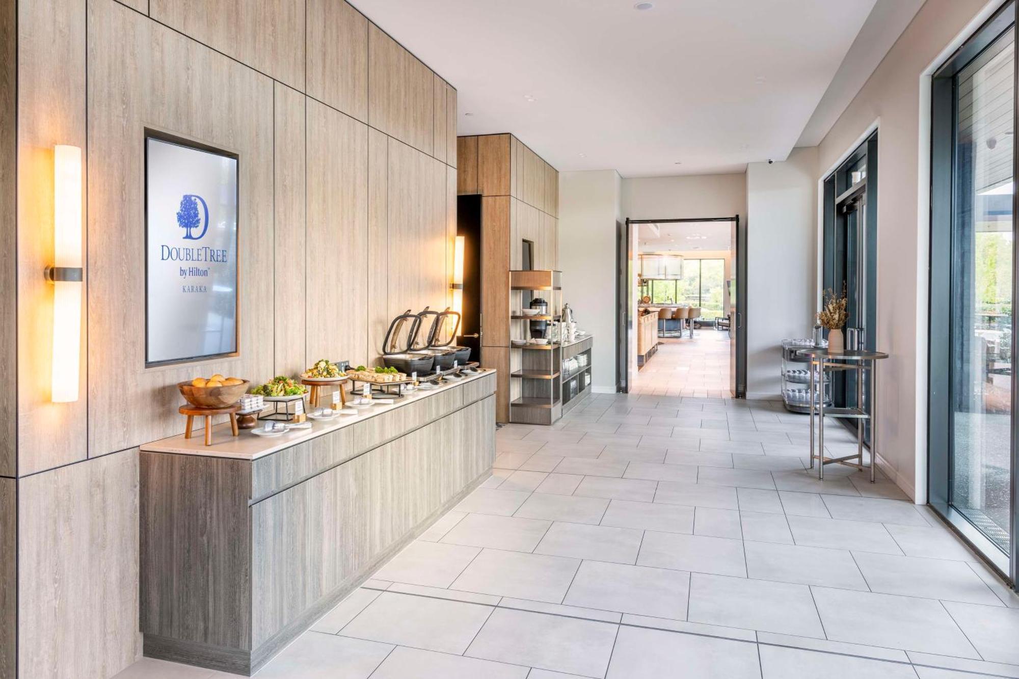 Doubletree By Hilton Auckland Karaka Hotel ภายนอก รูปภาพ