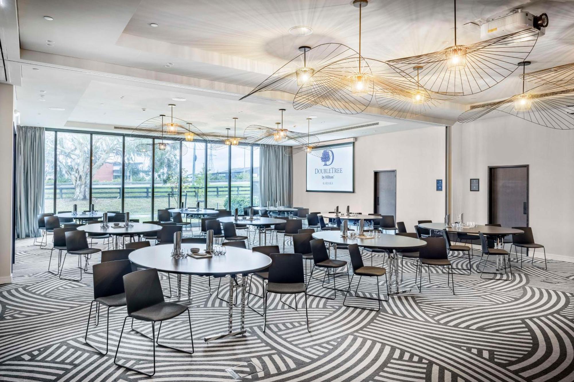 Doubletree By Hilton Auckland Karaka Hotel ภายนอก รูปภาพ